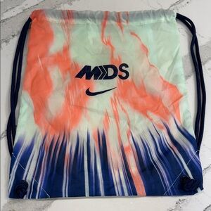 Nike MDS Tie-Dye Drawstring Bag in Coral, Mint & Navy